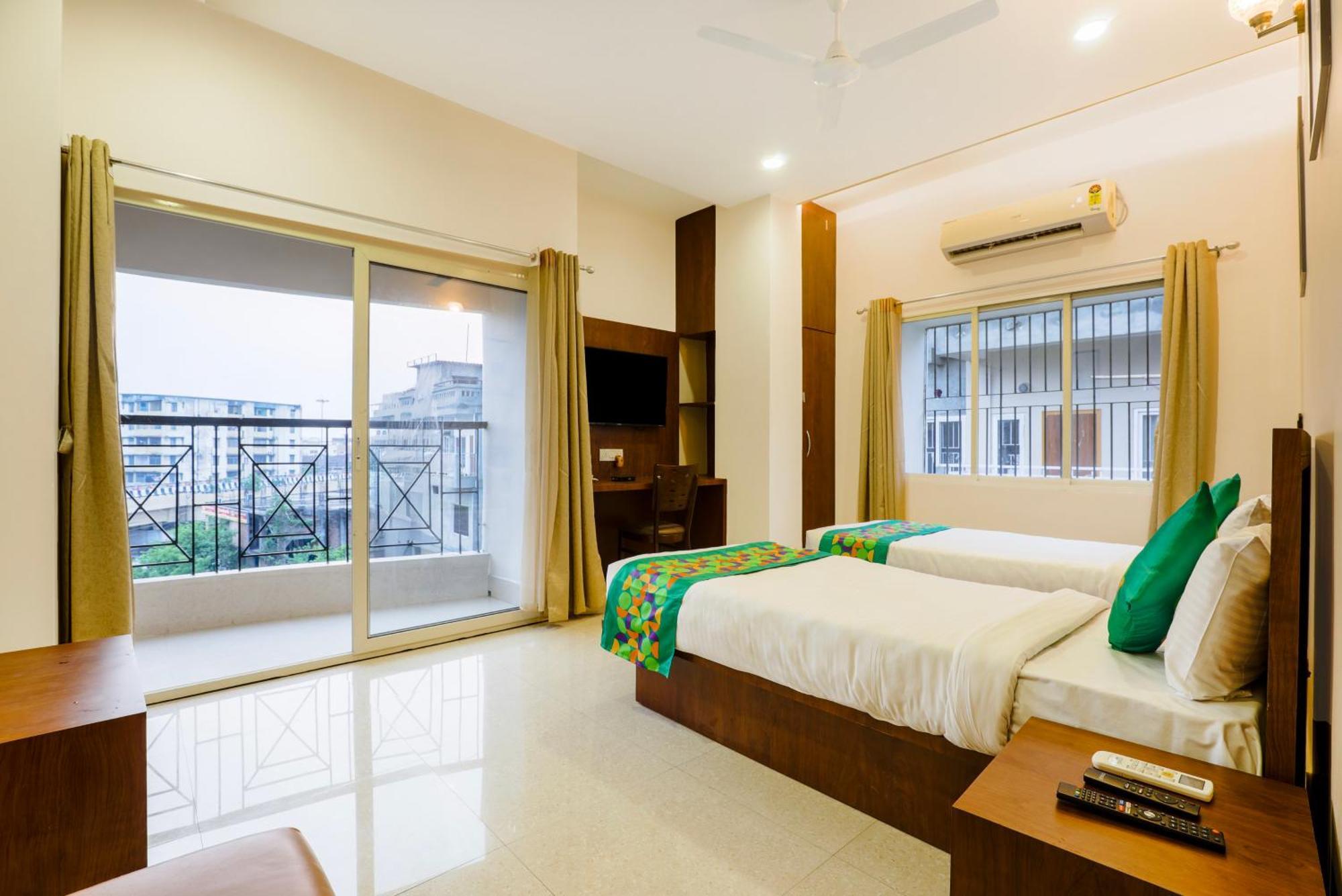 Treebo Urban Oasis Inn กูวาฮาติ ภายนอก รูปภาพ